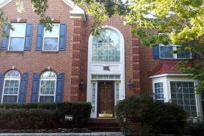 Exquisite 1 Bedroom, 1 Full Bath Apartment
